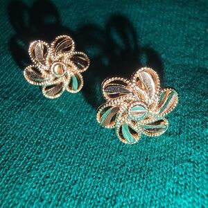 Elegant Gold Flower Earrings